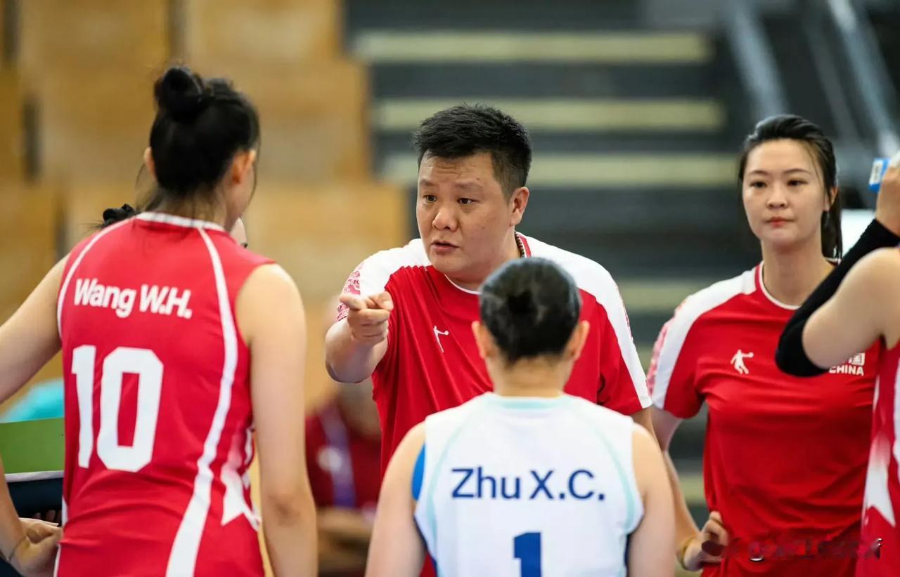 中国女排不敌省队！王之腾率领的德国大运会中国女排以2-3惨遭中国台北队逆转，无缘
