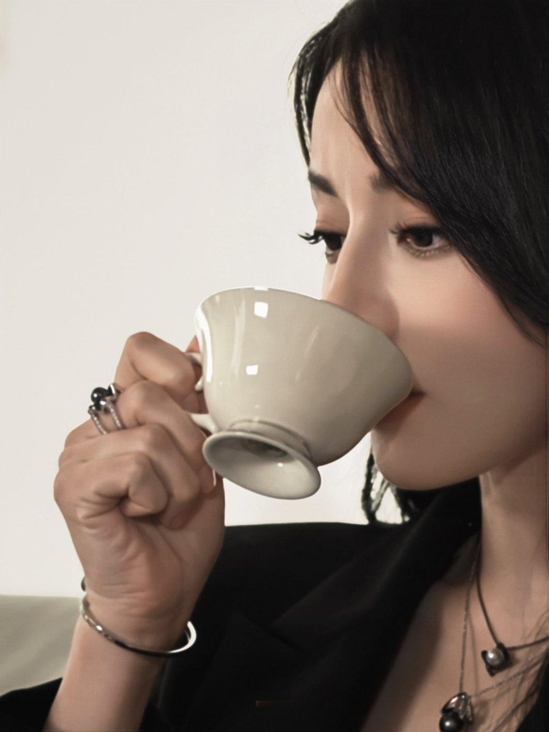 迪丽热巴纪云禾dlrb 迪丽热巴钰珑  dlrb迪丽热巴功夫女足徘徊花绝不徘徊，