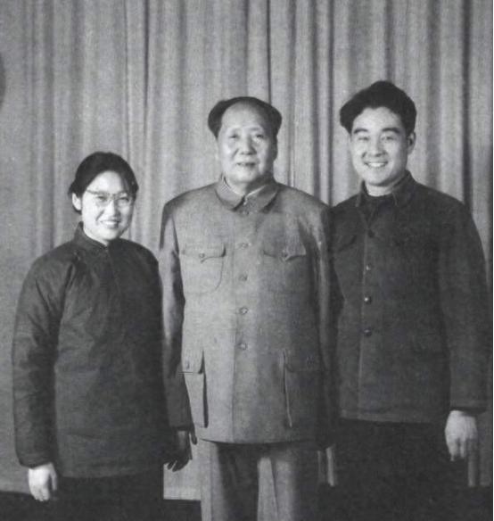 1976年毛主席的追悼会上，因为少了一个人的出现，当时毛泽东的女儿李敏，立即给这