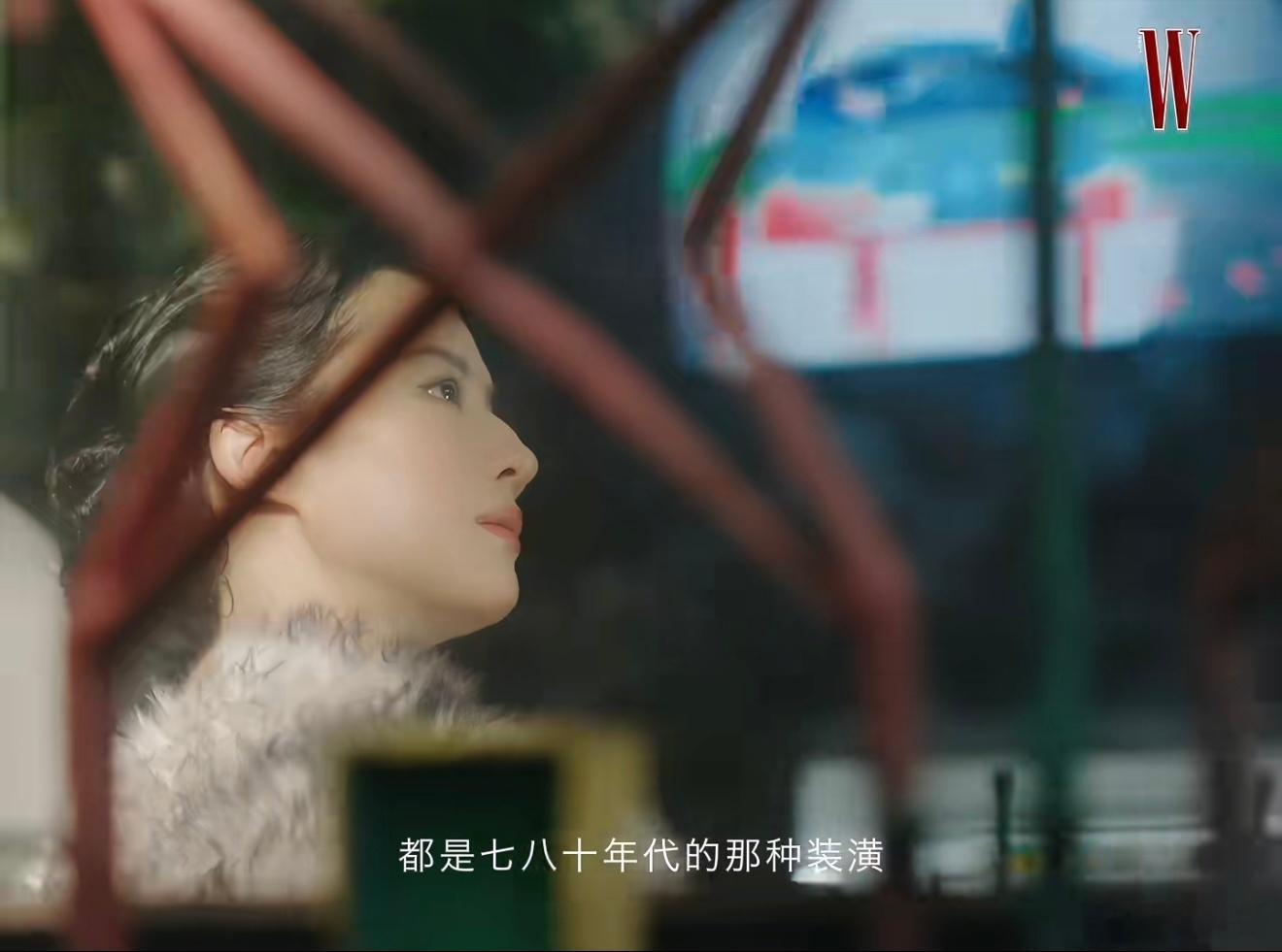 她像一本永远读不完的书每一页都藏着惊喜每一章都写满“传奇”二字！ 