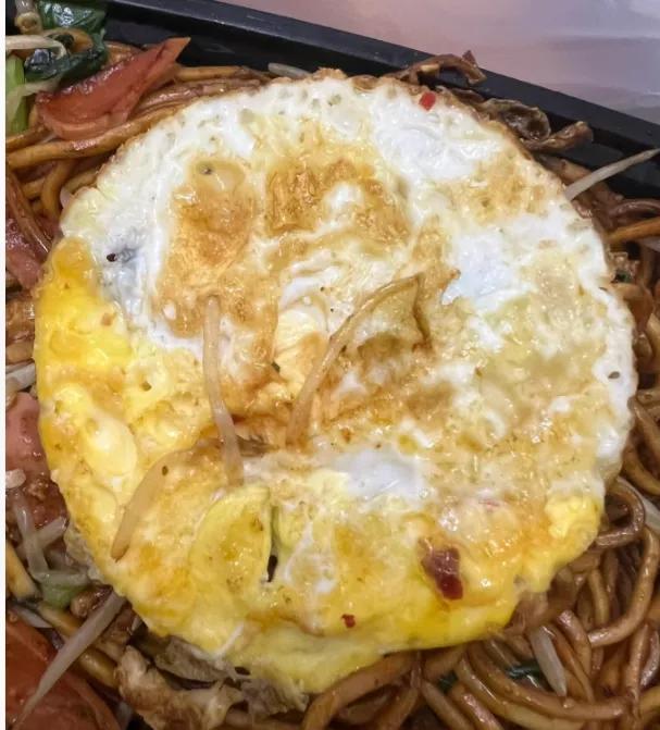 防不胜防 最终还是没能躲过预制菜
大半夜饿了，外卖看了一大圈，心想着炒面总不会是