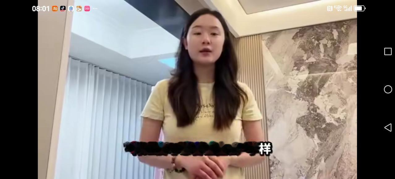 【锦上添花？】
韩红基金会被人发现，捐赠给北京的120急救车上，竟然有月捐人广告