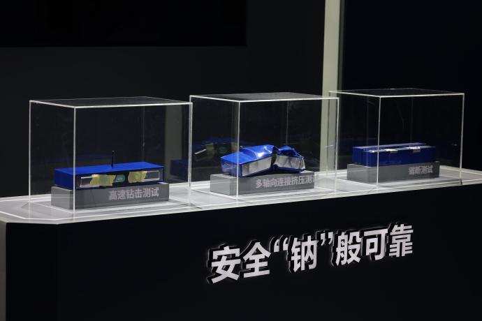 今天长安联合宁德时代，发布了量产乘用车上钠离子电池的规划。长安这次关于钠电的战略