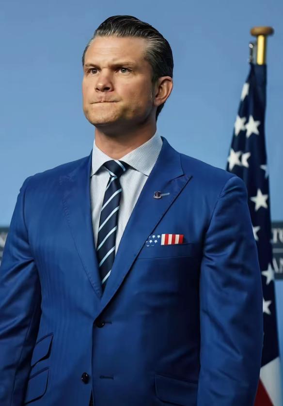 [微风]美国国防部长突宣布
11月4日，美国国防部长赫格塞思下了道狠命令：军方人