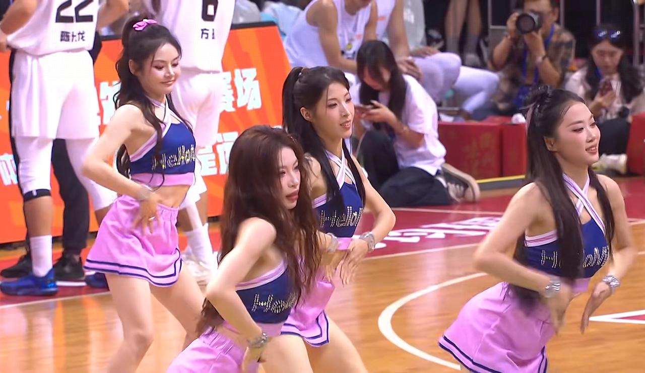 半场33-29，苍南真的废了啊！
今天对于苍南队来说，是一个稳固自己二把手的好机