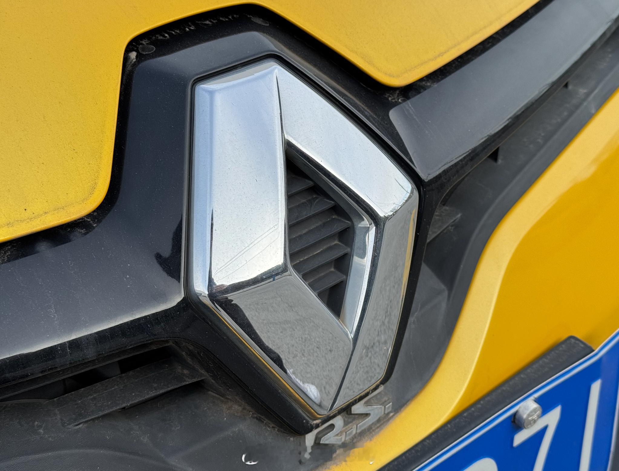 今天见到的神作有点多一个一个没来得及拍都当年经典的一抹黄懂的都知道 雷诺SPOR