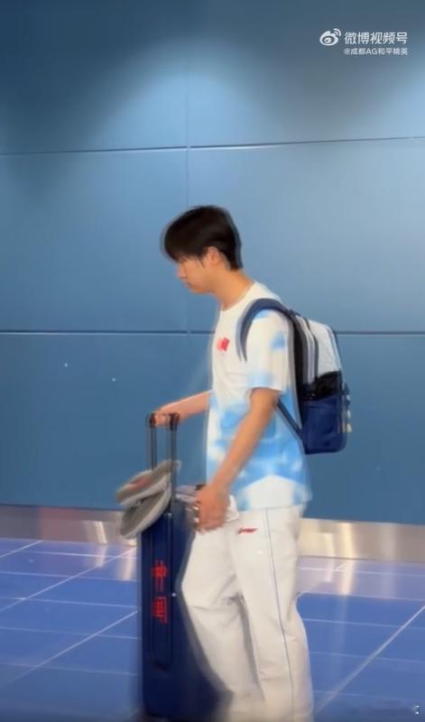 为和平精英中国队打call和平亚运集训队抵达名古屋和平精英中国队顺利抵达名古屋！