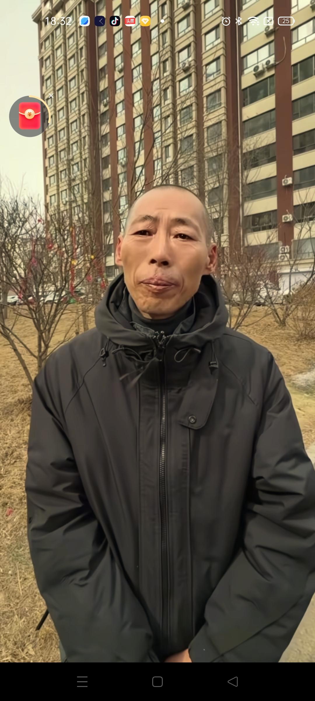 张云鹏的爸爸今天送儿子去了沈阳机场，之后便前往山西太原打工了 ，儿子刚回来，和高