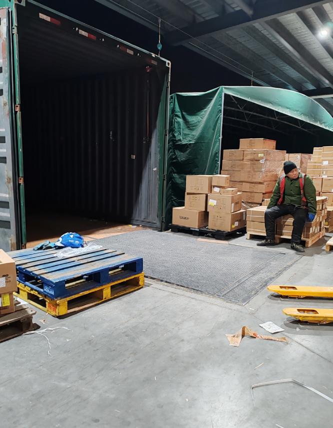 45 岁，找不到工作，第一次去电商仓库干日结，那 14 个小时，我这辈子都忘不了