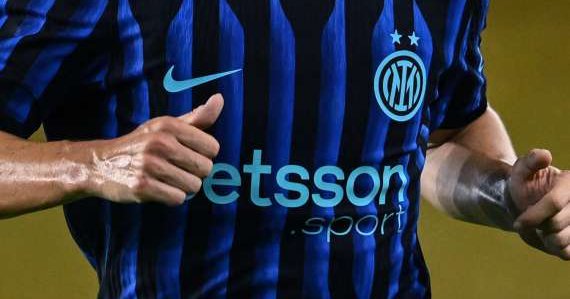 ⚫️🔵 国米vs奥林匹亚科斯赛前：圣尼古拉球场一切就绪，蓝黑军团更衣室画面曝光