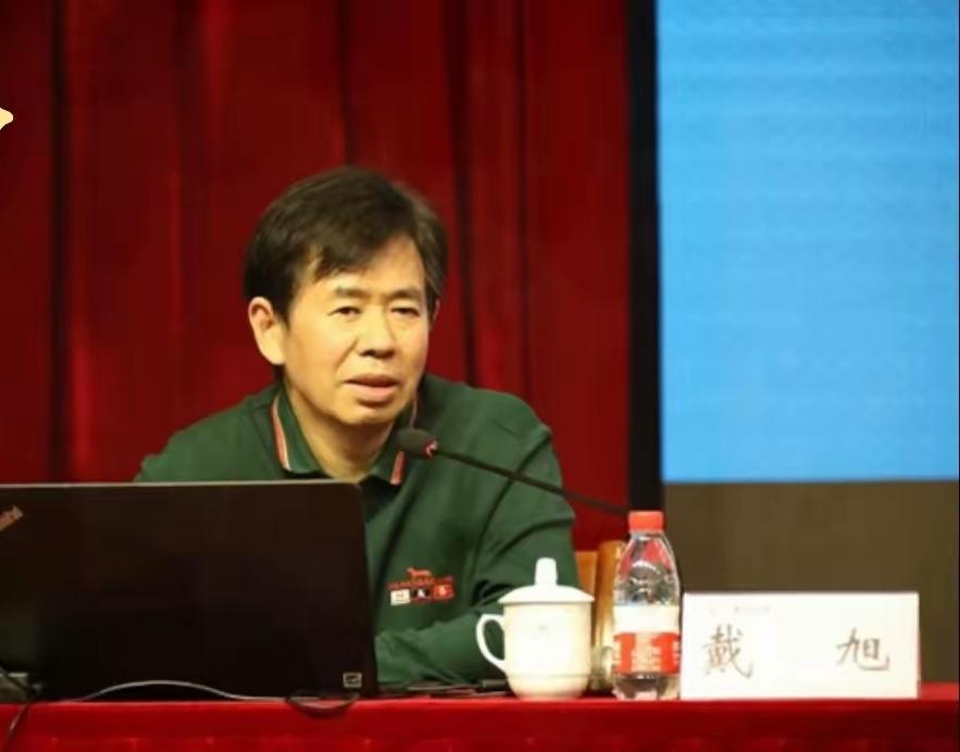 几十万观众挤爆戴旭直播间，某些“高高在上”的主持人这下彻底翻车了吧？ 当初非要摆