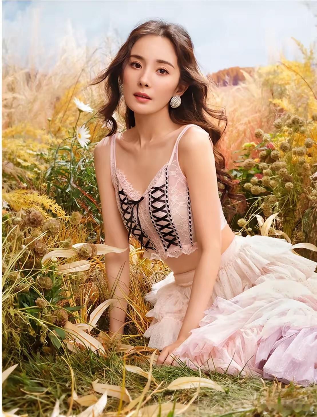 突然有点理解刘恺威了不管是脸还是身材，杨幂哪里都好但是她有一个缺点，那就是她真的