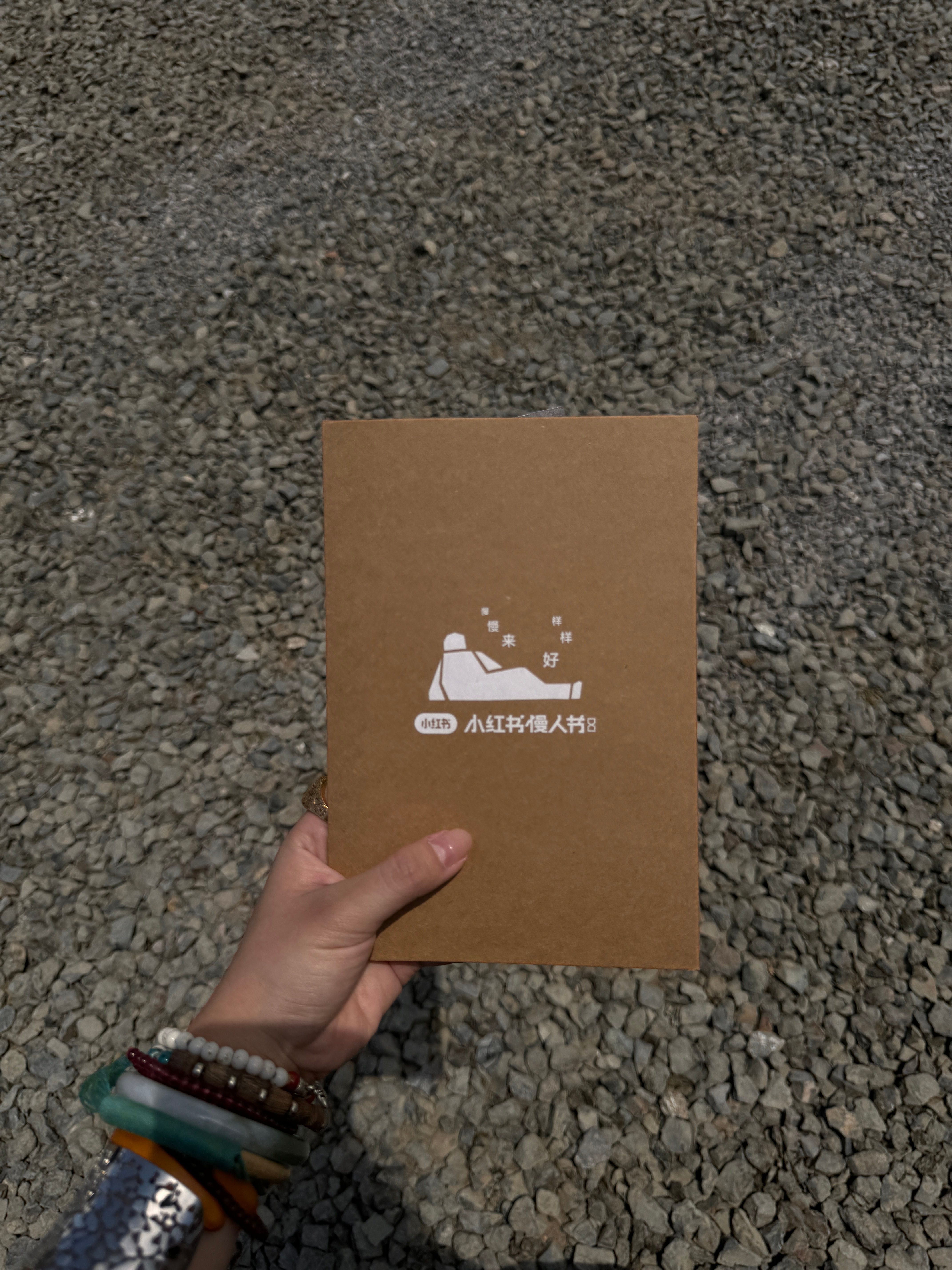 工作到早上九点童童是唯一安慰[抱一抱]  ​​​