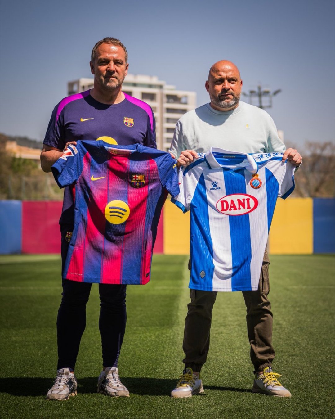 加泰德比赛前双方教练合影❤️💙巴萨巴萨vs西班牙人