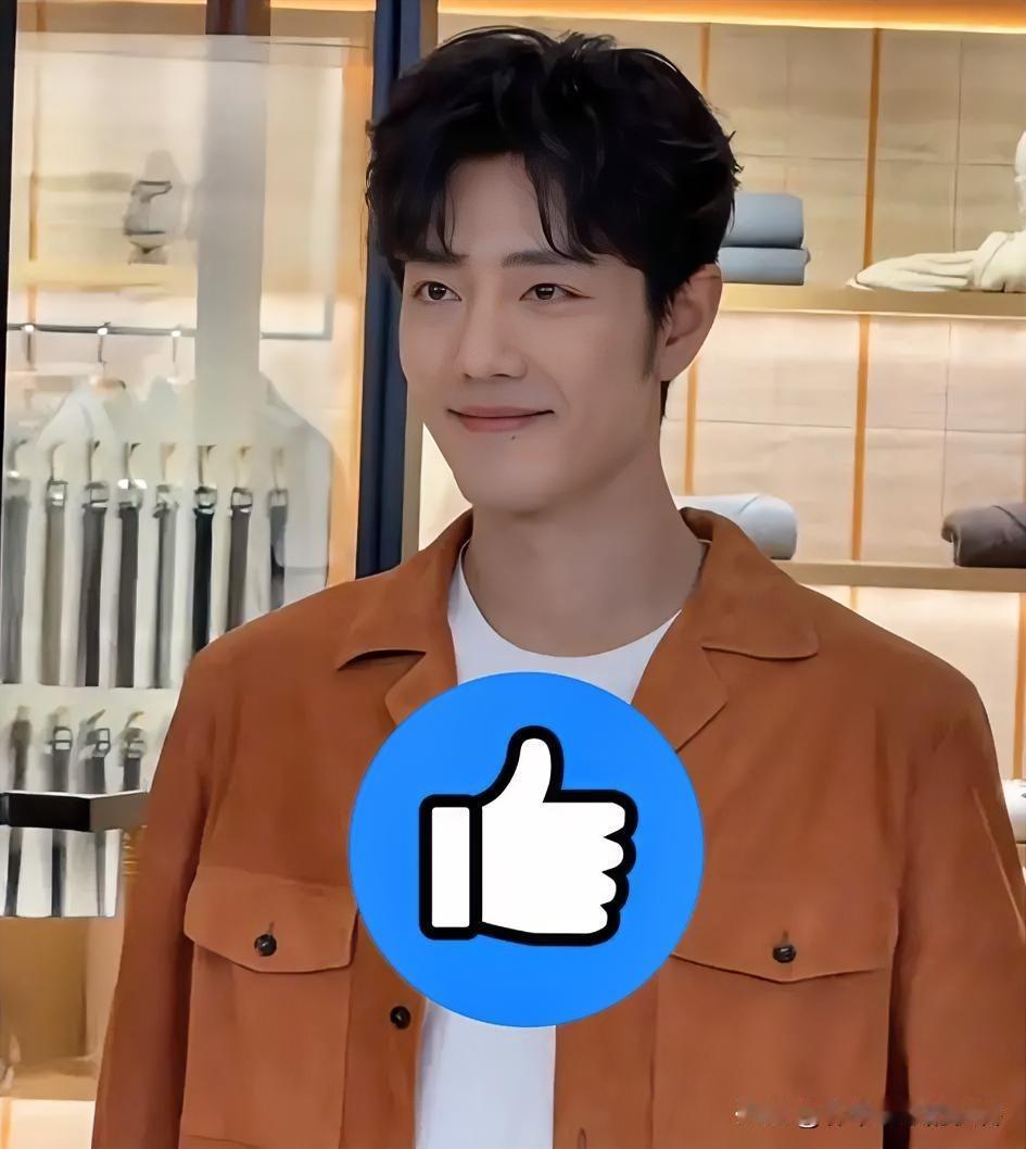 刚开始有点纳闷！
为什么肖战这么喜欢去东方卫视参加跨年晚会？查了才知道，原来他跟