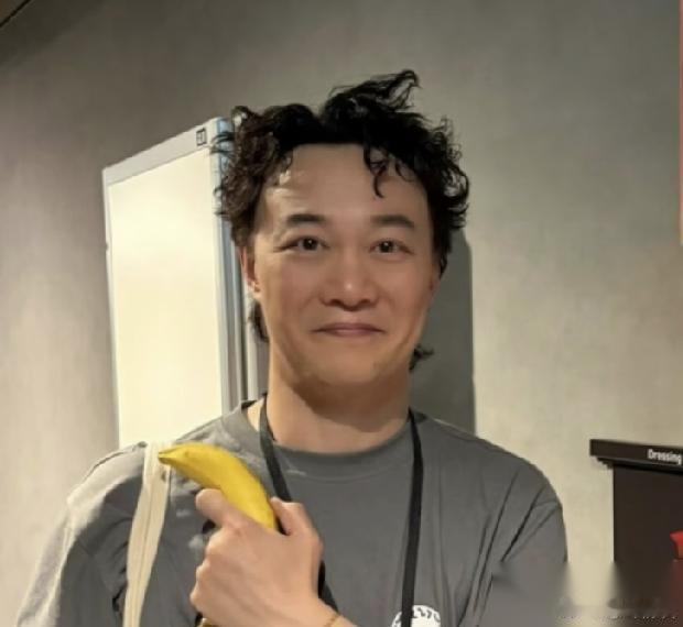 我可以接受陈奕迅赚得多 也可以接受1.8亿买寿臣山看海 但是唯独有一点我接受不了