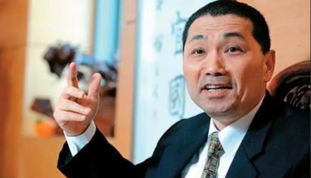 *国民党最大的内鬼，终于露出了狐狸尾巴！

7月25日，台北凯达格兰大道，三十多