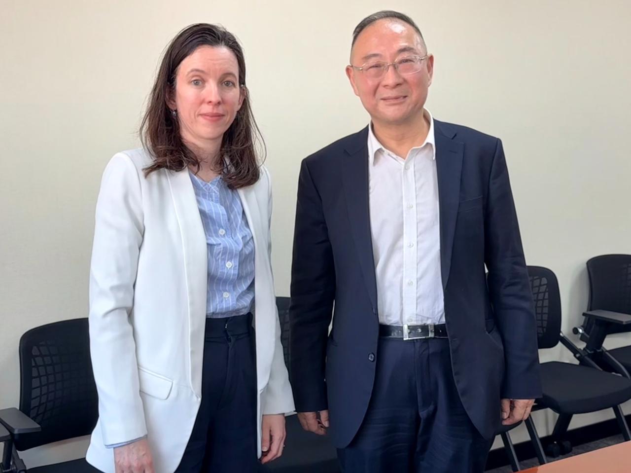 北京的天气暖起来了。今天下午，法国驻华公使白美燕来访，跟我聊了中法关系、中欧关系