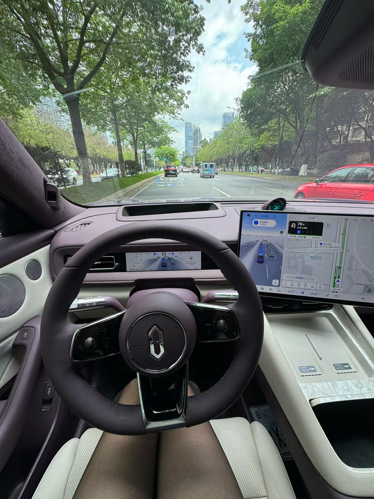 大家猜是哪台鸿蒙智行的车。鸿蒙智行车