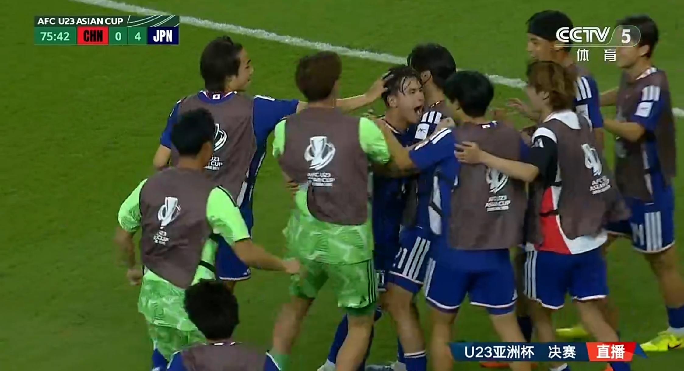 U23国足vs日本 后场无效横传太多了，前场很难有机会，全靠长传完全行不通，冒险