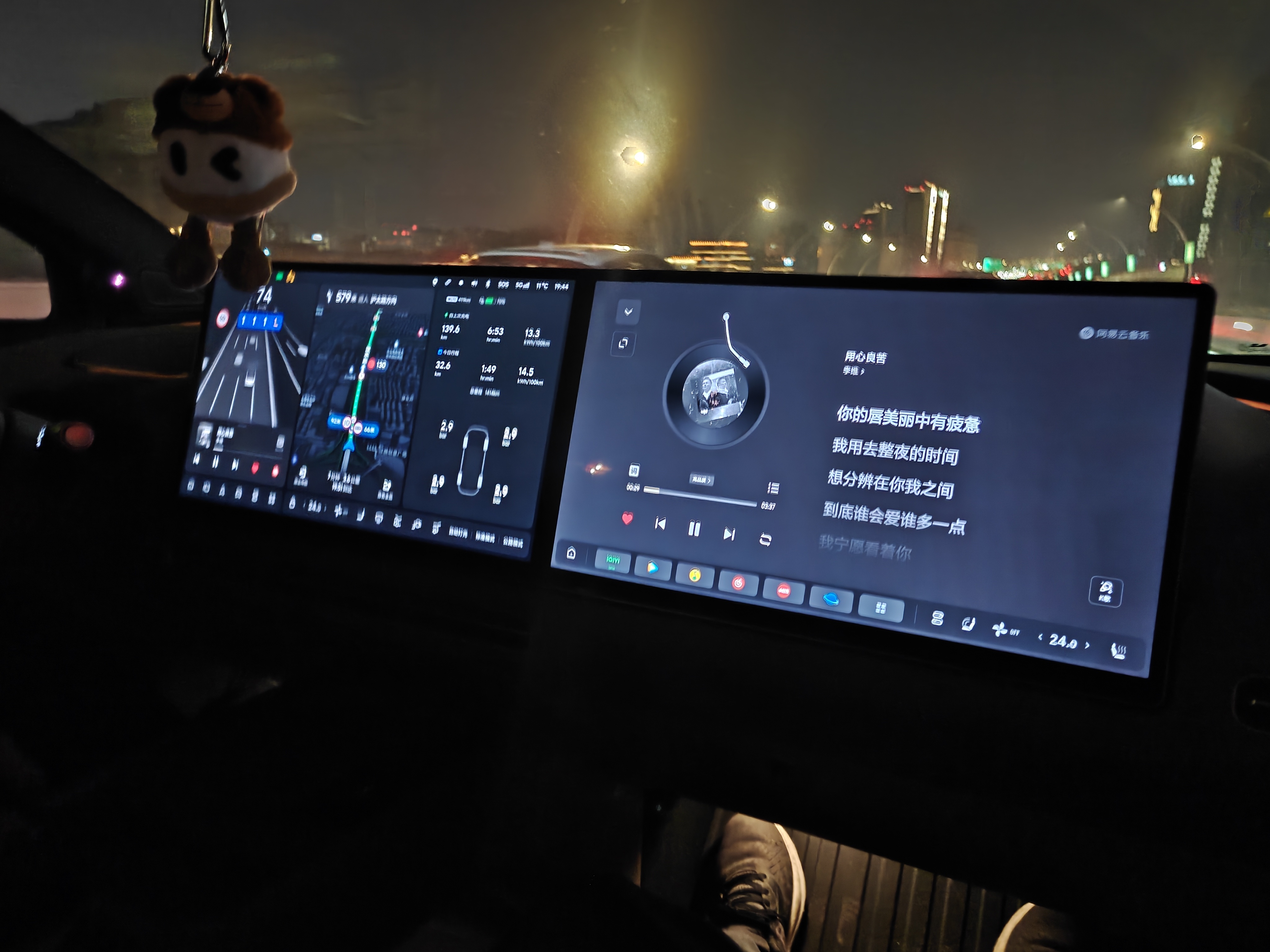 今天给老爹开车，新能源还是太先进了，卡片钥匙不知道放哪儿，折腾了半天。最后停车是