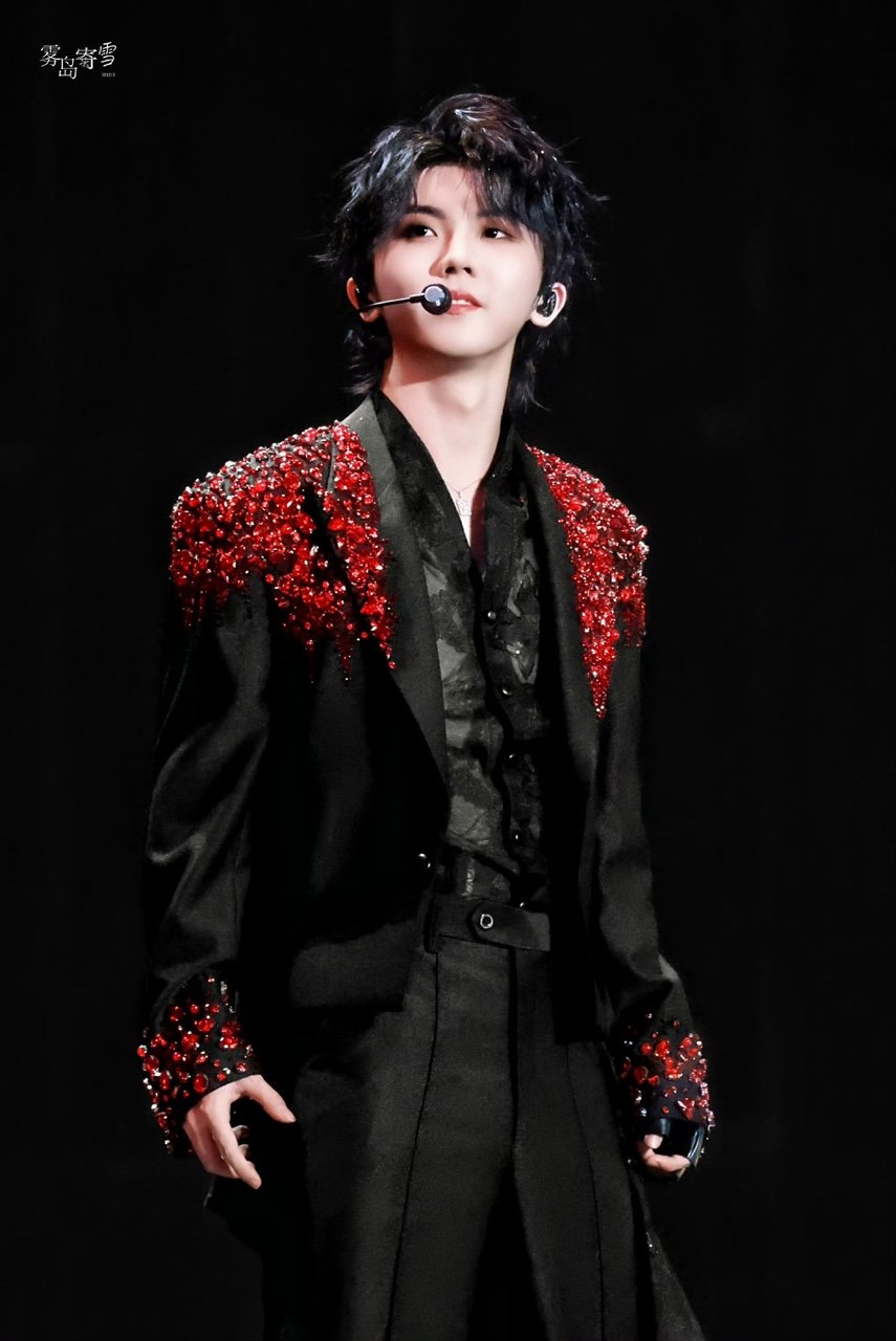 马嘉祺张真源蕾丝透纱马嘉祺张真源蕾丝透视内搭 好啊好啊……蕾丝好啊……透纱好啊…