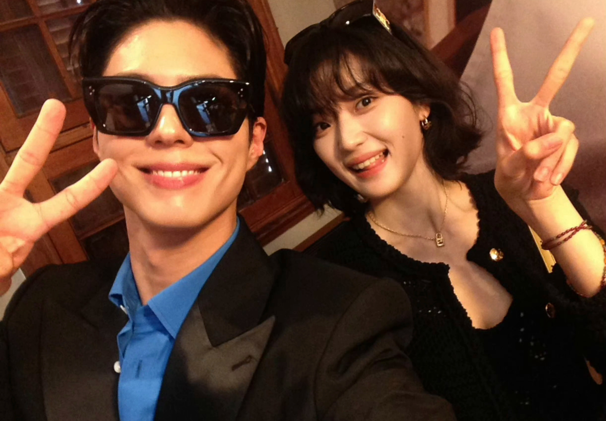 孙千晒与朴宝剑、刘诗诗、王安宇合照孙千晒与朴宝剑刘诗诗王安宇合照 孙千晒和刘诗诗