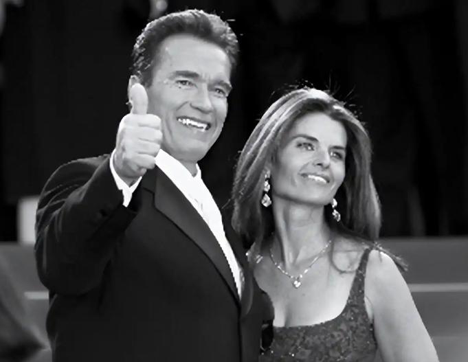 1996年，施瓦辛格喝醉了在家休息，看到35岁200斤性感的佣人在做家务，一时冲