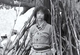 1950 年，我军在甘肃逮捕一女匪首，竟是失散14年的红军排长吴珍子。当战士们将
