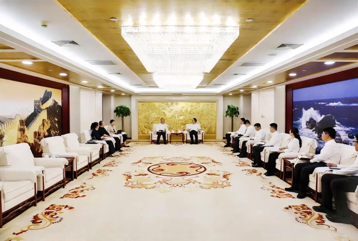 6月26日，中国黄金集团有限公司党委副书记、董事、总经理殷长波在集团总部会见中国