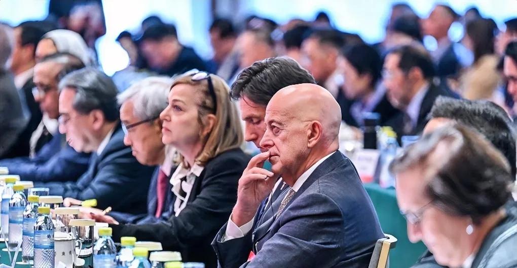 不搭理，日本想来中国
3月22日，中国发展高层论坛2026年年会如期举行，但无论