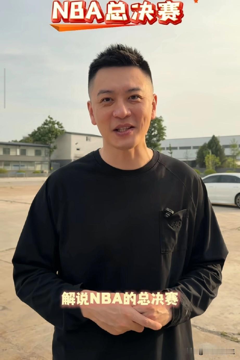 杨鸣将前往美国解说NBA总决赛！

出发前，杨鸣指导打理了新发型，变得更加精神帅