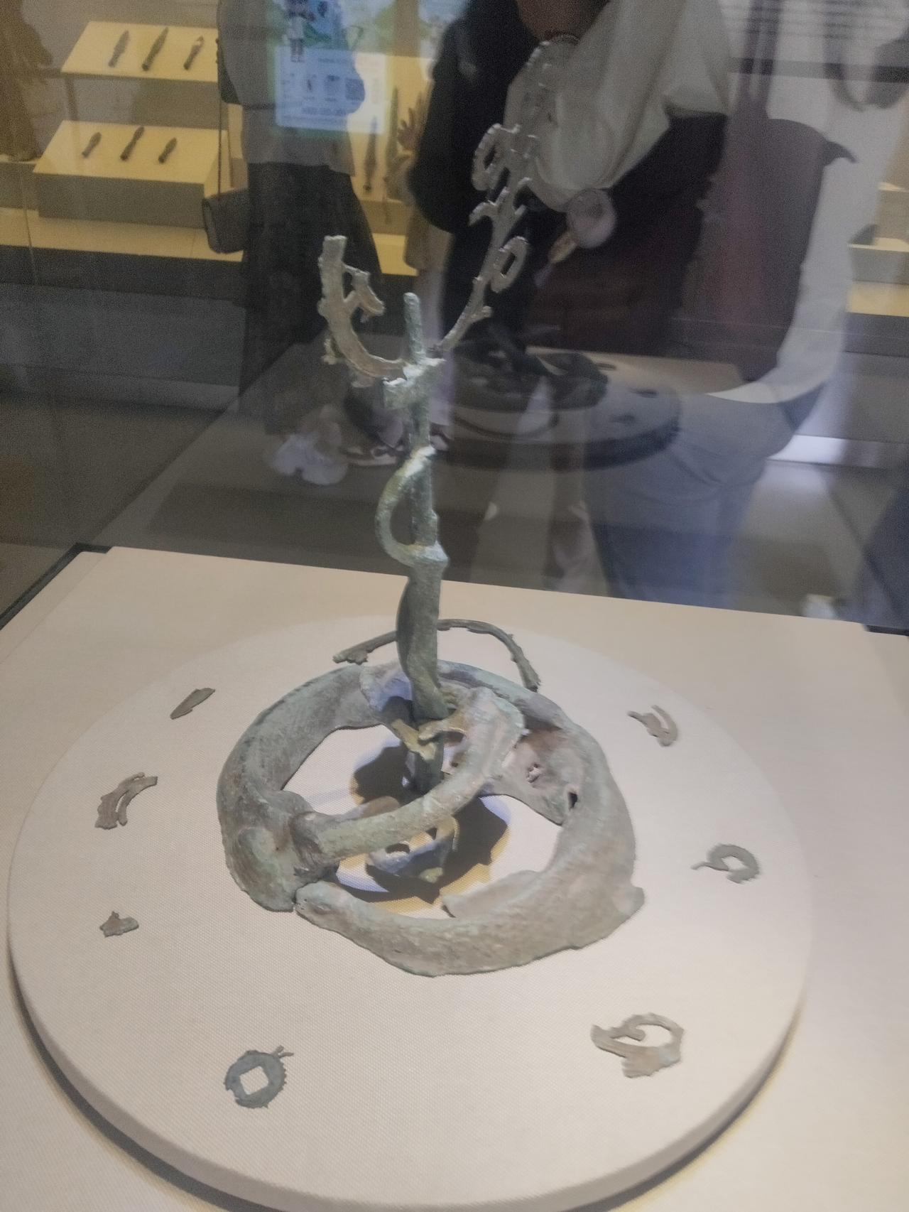 假如大巴黎欧冠卫冕成功:

姆巴佩:      教练，我，我，我能提一个要求吗？