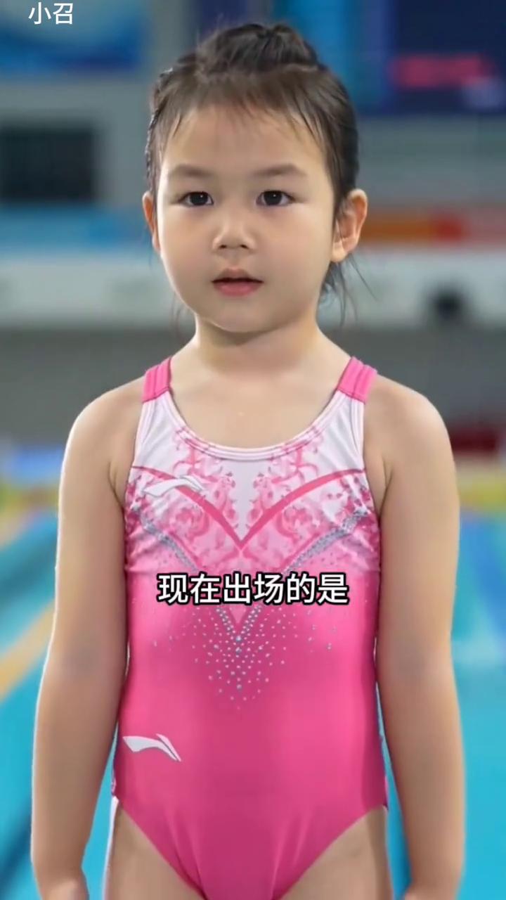 现在出场的是年龄最小的一位，来自湖南。漂亮，非常漂亮的动作。