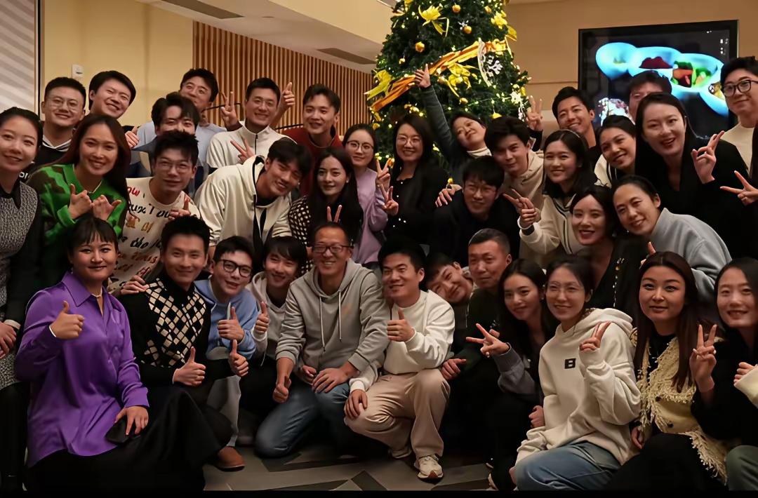 东方甄选主播为啥集体走人？真相藏在一句“不适应”里！四位主播离职时，不约而同说了