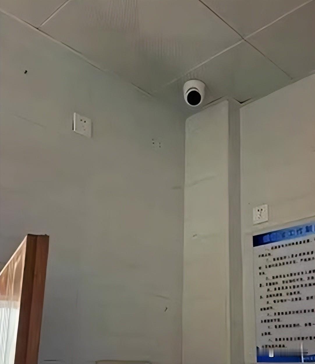 细思极恐！广东揭阳，一女子在医院做心电图，她撩起衣物，露出隐私部位，可没有想到，
