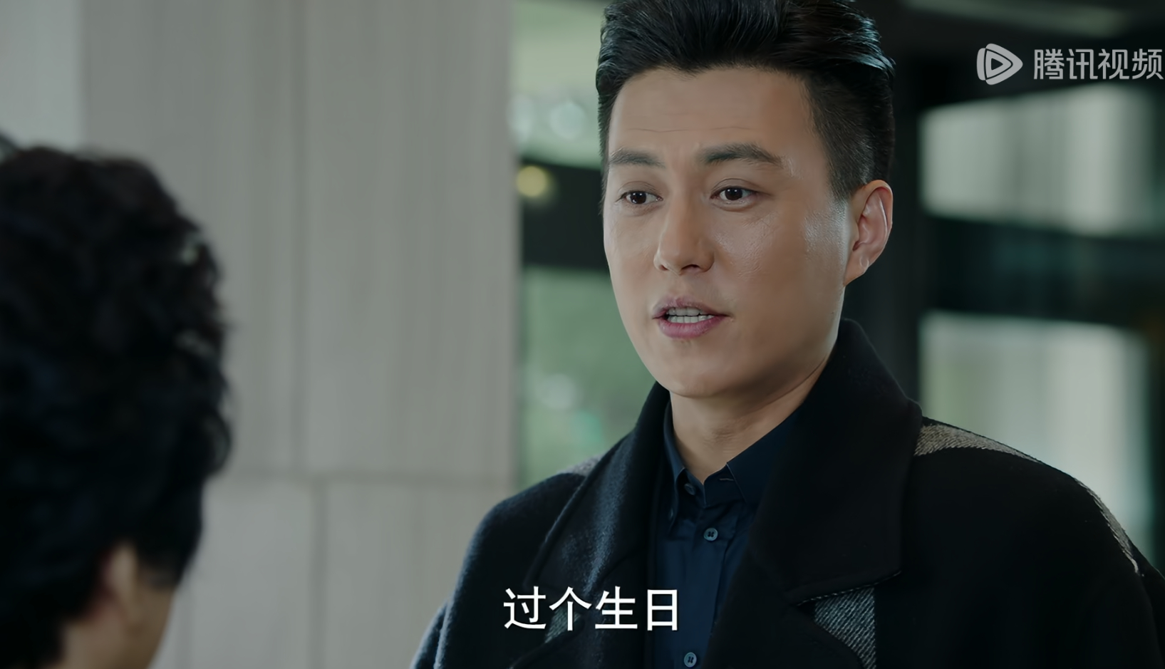 罗子君去杭州出差了，赶不上自己儿子的生日，贺涵本来要去和客户谈重要的事情，不仅没