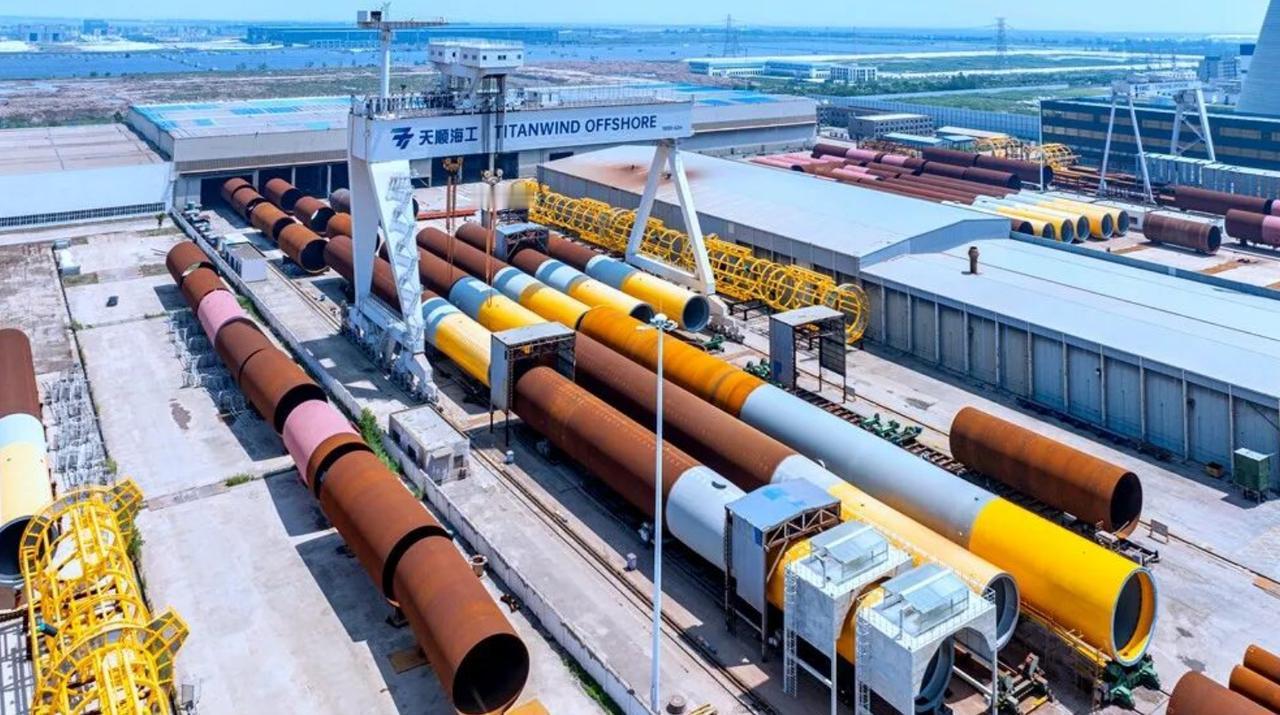 近日，总投资 10 亿元的天顺（射阳）海工智造项目正式落地盐城射阳港，作为海工装