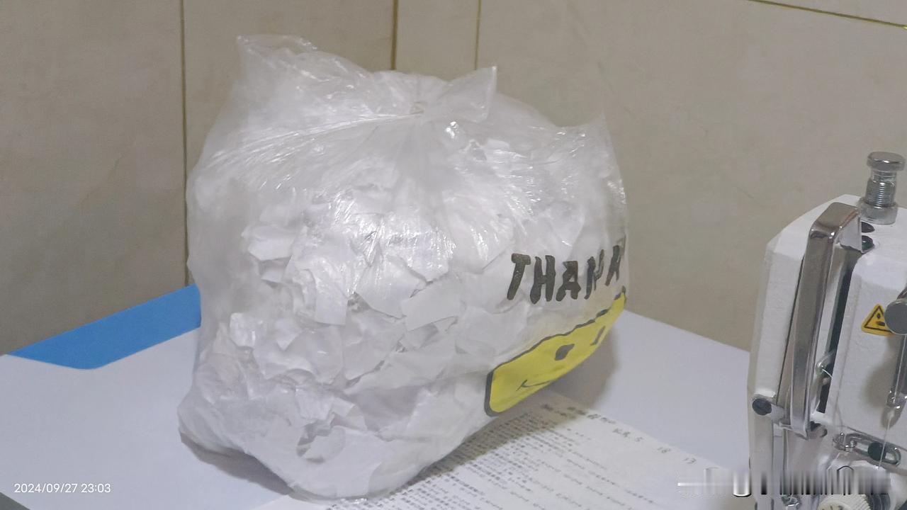这两天真是热呀！天气预报说明天降温，不知道是不是真的，

明天降温天气有点凉爽，