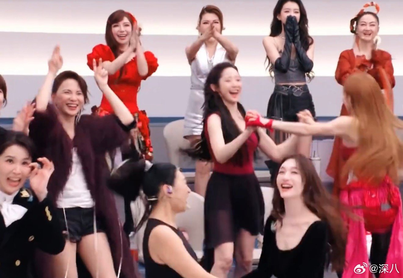 姐姐都在为代斯何宣林留下来而欢呼姐姐们为代斯何宣林留下来而欢呼 姐姐都在为代斯何