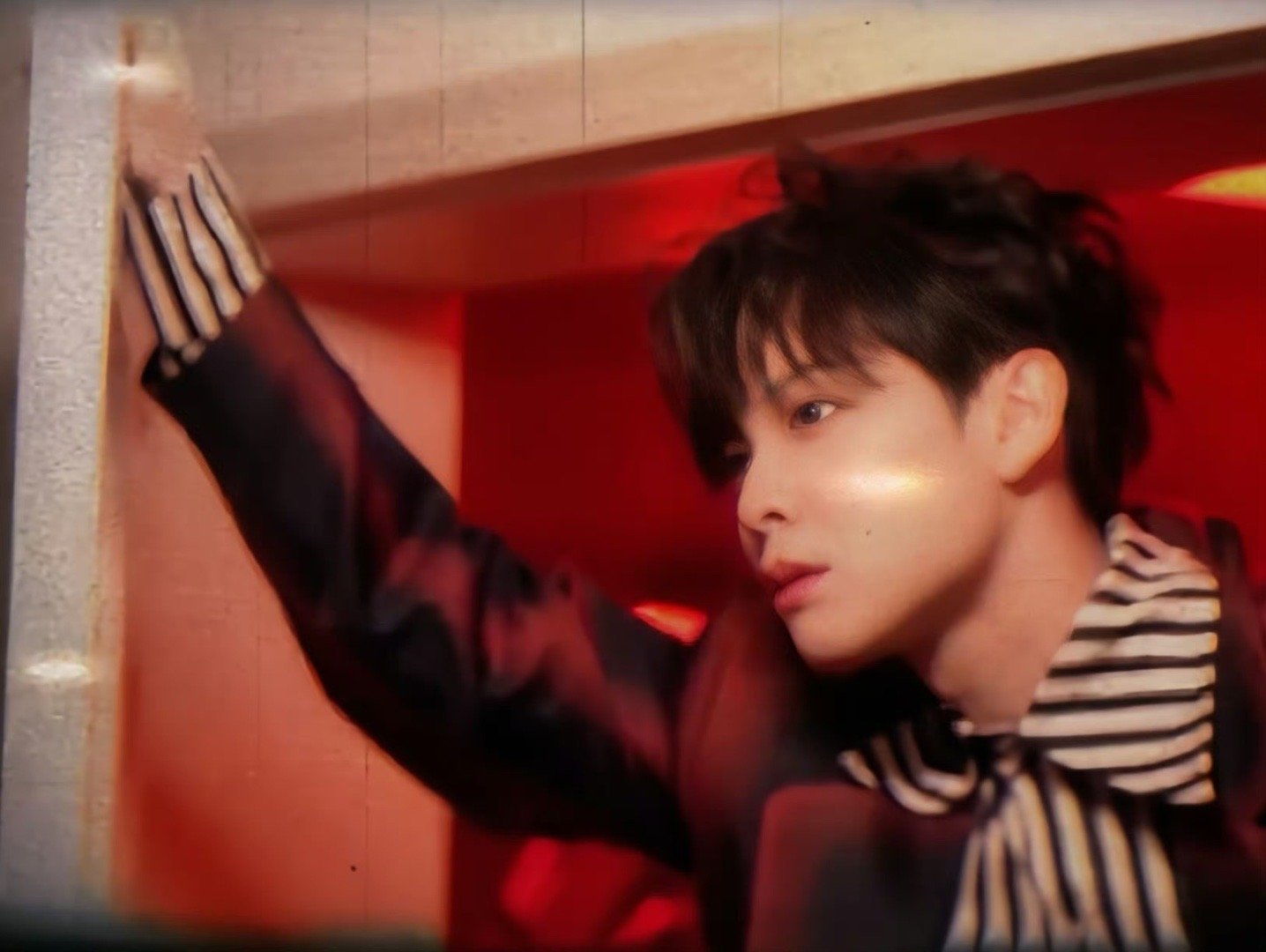 尤长靖 披哥留下了我炙热的三十岁 尤长靖用自己的才华和努力，赢得了观众的喜爱和尊