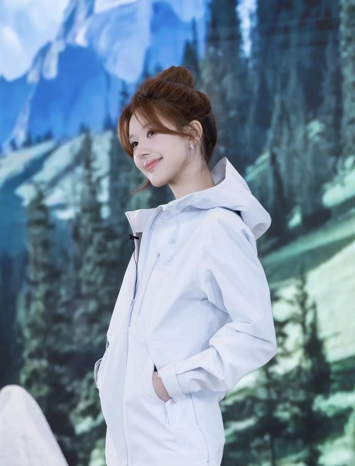 这一踢，赵露思踢出了骨气，为她点赞。
她在直播间把不尊重她的人，都踢了出去，守住