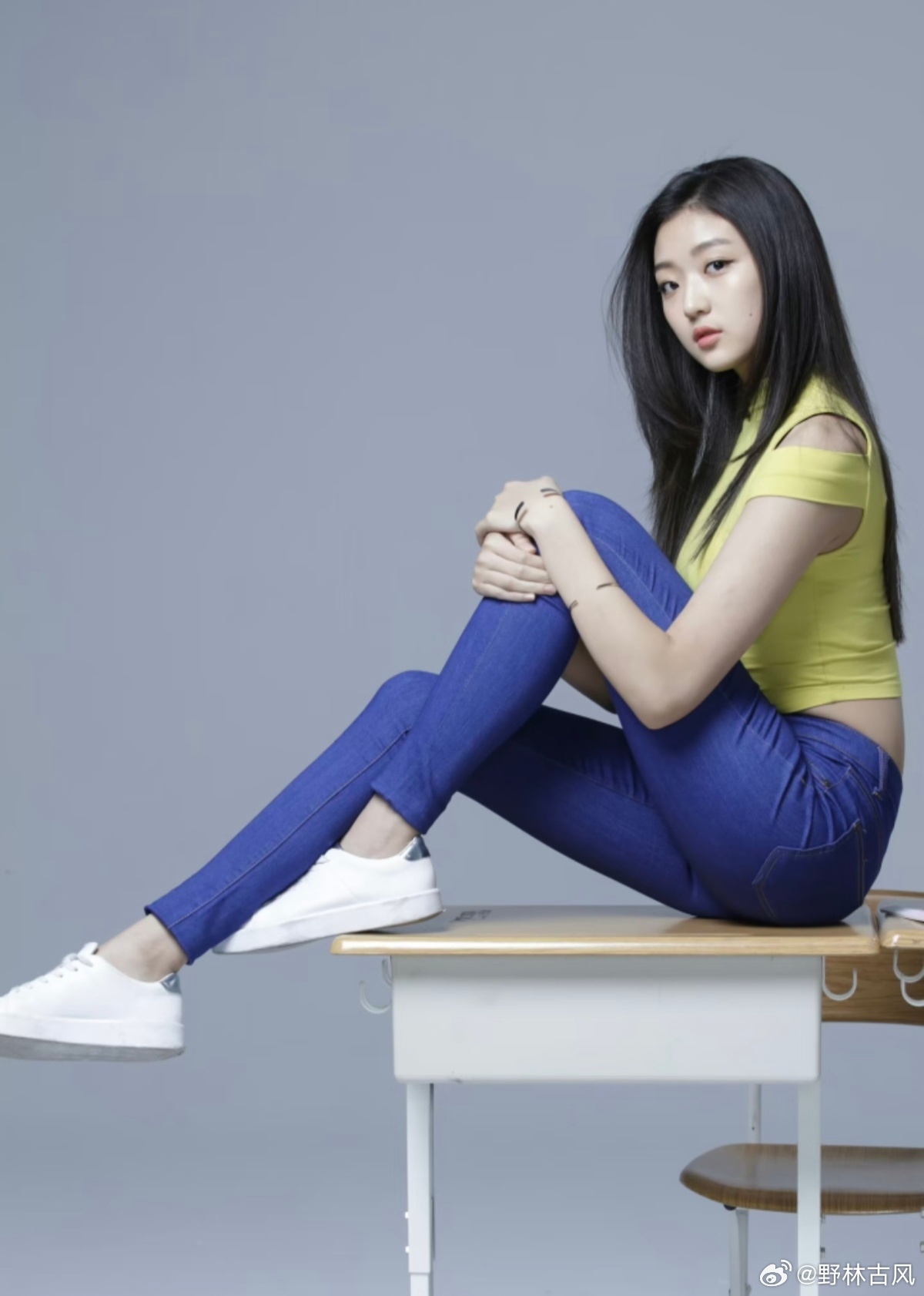孙千：早期棚拍，充满朝气的校园少女！ ​​​