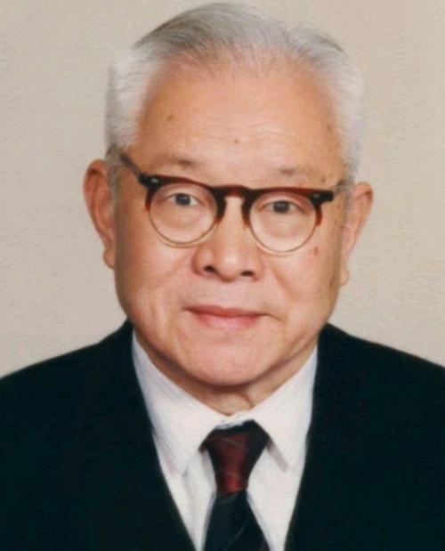 1941年，西方把青霉素列为军事机密，中国老百姓和军人伤口发炎红肿后，往往因为没