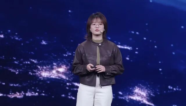 小米天才少女罗福莉首次登场95后技术专家，虽然也30了，但年轻有为啊👍在罗福莉