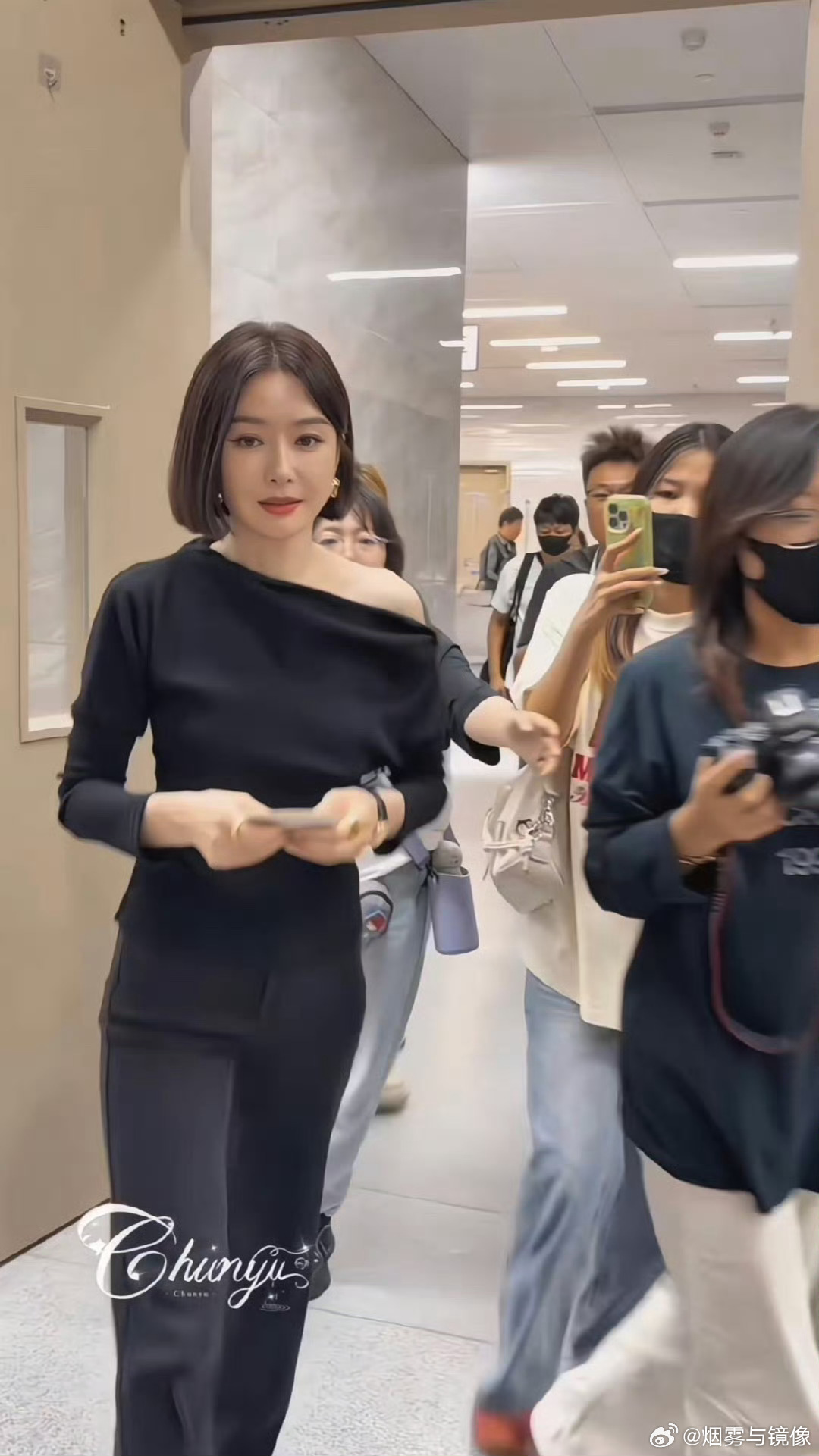 三甲医生回应秦岚嗓子哑了三年做手术了，没做前像电音朵拉，现在术后更差了哦买嘎