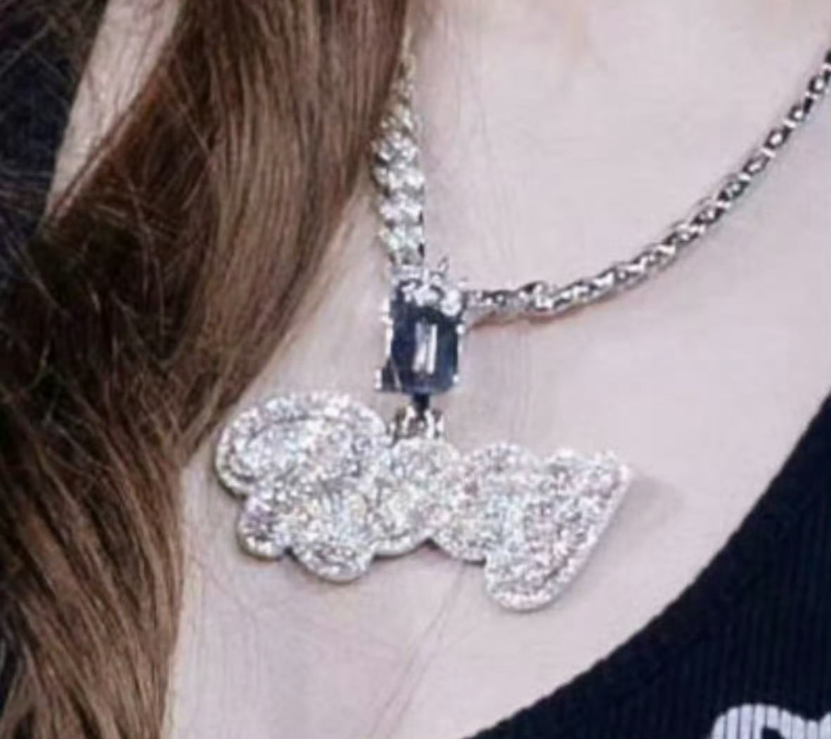 哇晒 D牌专门定制的项链“D Rosy”请留下一串神秘数字再走 