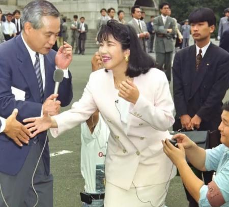 现在中日关系看着紧张。
其实打不起来。
美国也没空搭理日本。

日本自己经济压力