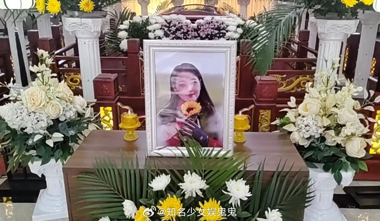 周海媚灵堂布置曝光，死后遗体被鲜花包围12月13日这天，关于周海媚灵堂布置的一个