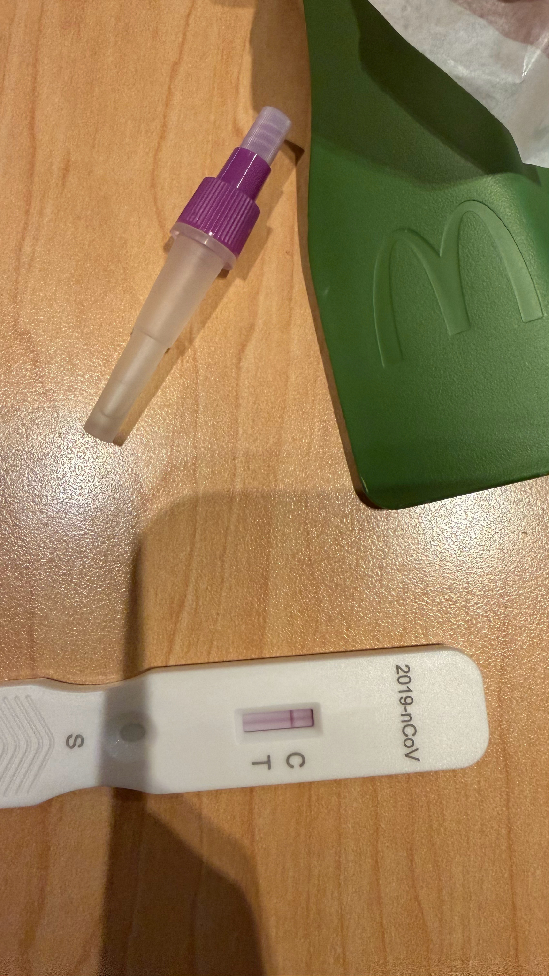 在麦麦捅鼻子 